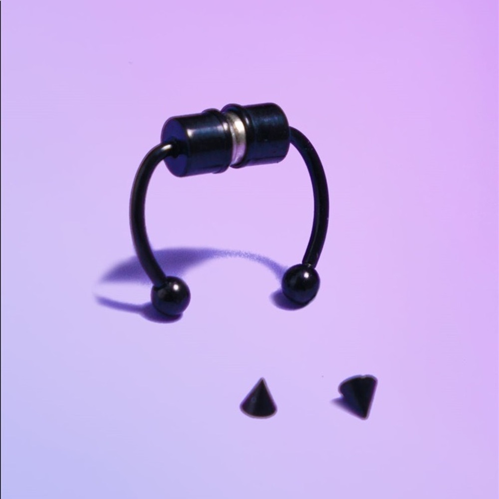 E-girl Fake Septum Nose Cuff Ring in Black